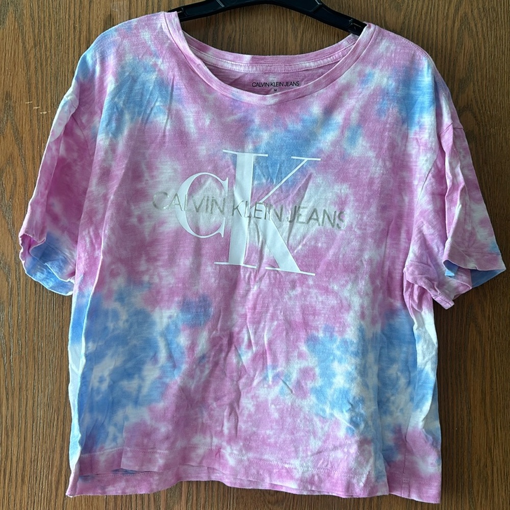 EUC Calvin Klein Jeans tie-dye tee-short sleeve. Size (M)